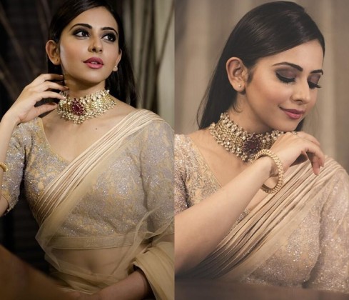 saree poses,saree poses for girl,photography saree poses,saree photo pose,saree photo poses,traditional saree poses,poses on saree,saree poses at home,photo poses for girl in saree,photoshoot poses for girl in saree