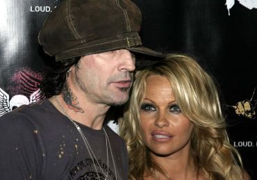 why did pam and tommy divorce,pam and tommy divorce settlement,tommy lee wife,who is pamela anderson married to,tommy lee kids,how long were pam and tommy married,tommy lee and pamela wedding,tommy lee today