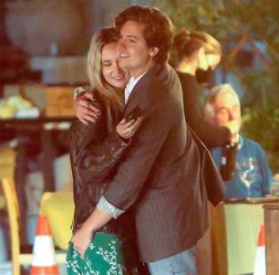 cole sprouse girlfriend,cole sprouse and ari fournier baby,cole sprouse lili reinhart,ari fournier age,cole sprouse child,is cole sprouse married,cole sprouse girlfriends,cole sprouse brother,cole sprouse and ari fournier 2022,how did cole sprouse and ari fournier meet,is cole sprouse dating ari fournier,who is ari fournier,are cole sprouse and ari fournier dating,how old is ari fournier,cole sprouse girlfriend list
