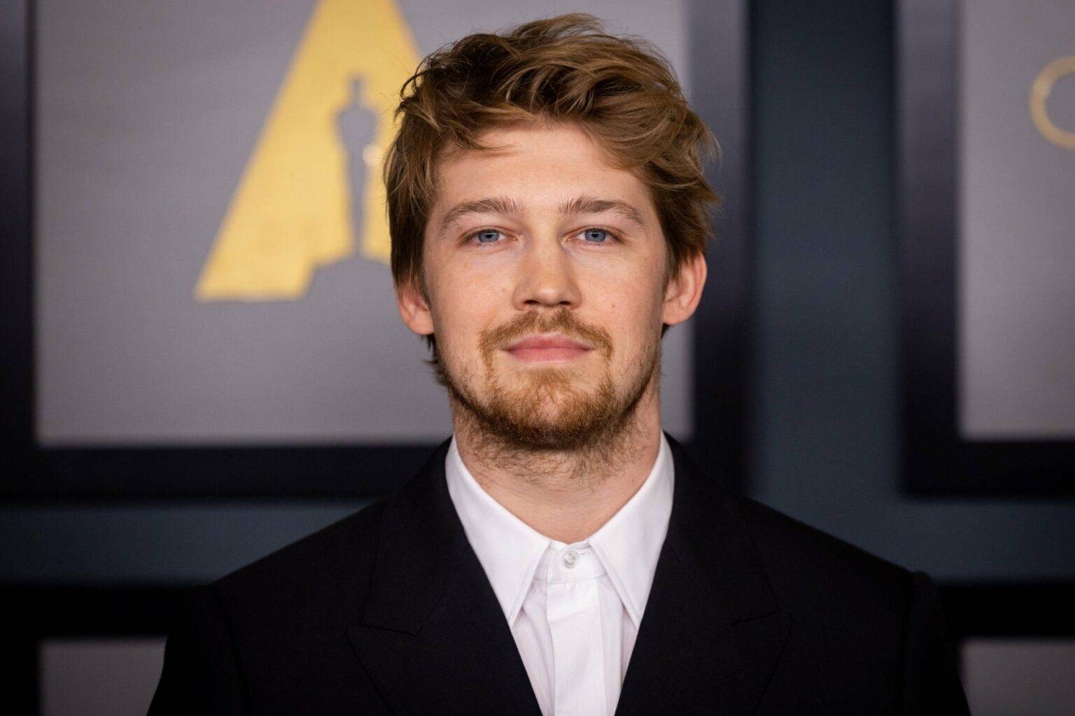 Joe Alwyn Net Worth How Much Money Does The English Actor Make Every