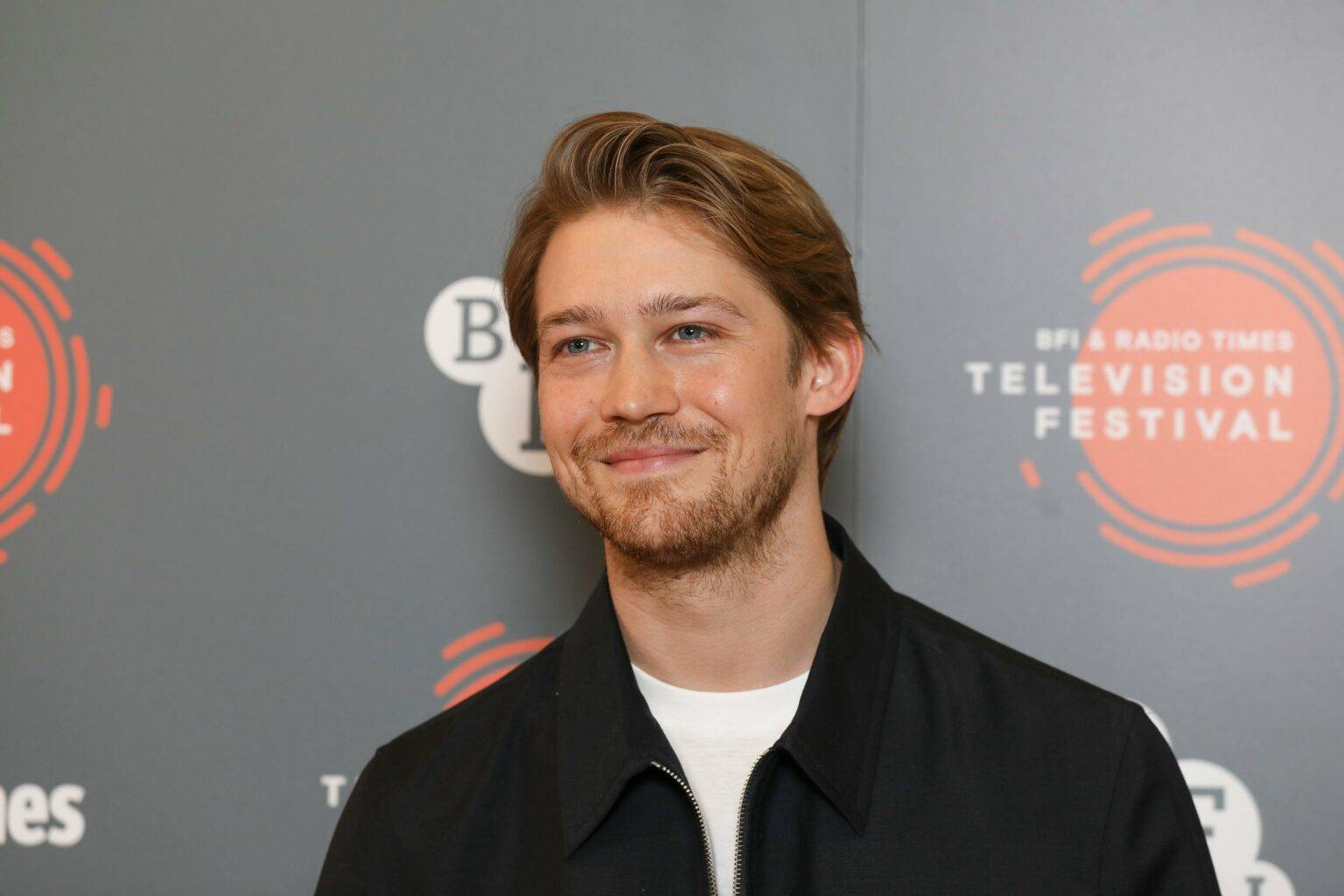 Joe Alwyn Net Worth How Much Money Does The English Actor Make Every