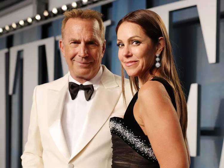 kevin costner children,kevin costner age,kevin costner illegitimate child,how many times has kevin costner been married,kevin costner net worth,kevin costner wife age difference,kevin costner kids ages,kevin costner wife black,kevin costner christine baumgartner deutschland