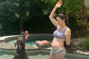 Comedian Whitney Cummings is pregnant with first baby