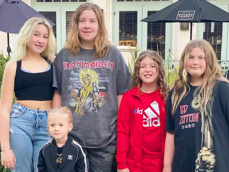 tori spelling net worth,tori spelling children,dean mcdermott children,tori spelling age,tori spelling kids ages,tori spelling son,tori spelling childrens names,dean mcdermott daughter lola,tori spelling and dean mcdermott&#039;s children