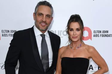 mauricio umansky and kyle,mauricio umansky and kyle young,mauricio and kyle marriage,mauricio and kyle umansky net worth,mauricio umansky and kyle richards young,kyle and husband