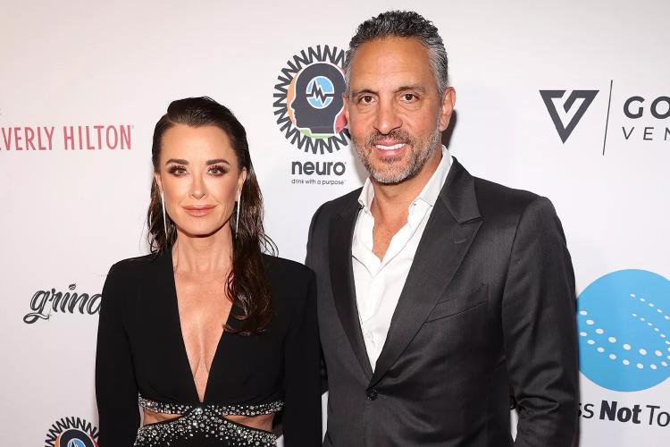 mauricio umansky and kyle,mauricio umansky and kyle young,mauricio and kyle marriage,mauricio and kyle umansky net worth,mauricio umansky and kyle richards young,kyle and husband