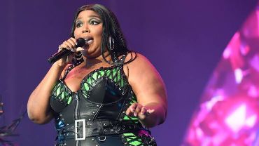 lizzo news banana,lizzo news reddit,lizzo news amsterdam,lizzo news dancers,lizzo news tmz,sexism lawsuit