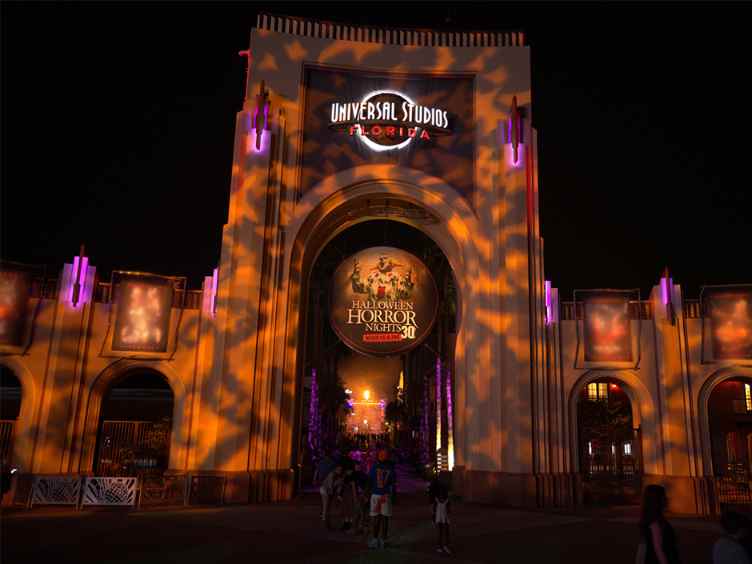 Halloween Horror Nights 2024 tips,best haunted houses at Halloween Horror Nights,how to prepare for Halloween Horror Nights,Halloween Horror Nights arrival tips,new haunted houses Halloween 2024,Five Nights at Freddy's haunted house,The Exorcist Believer haunted house